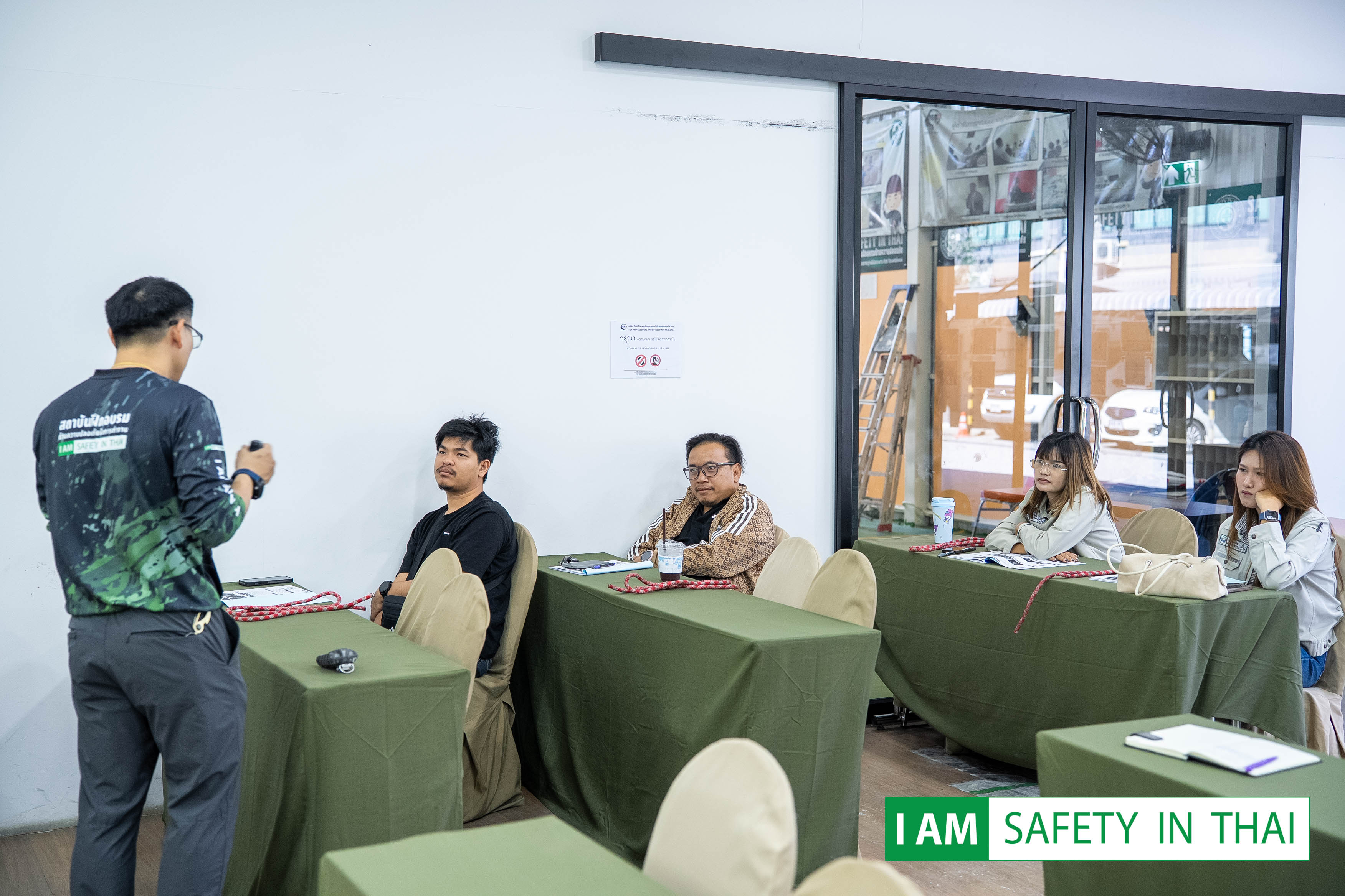 ทบทวนในการทำงานในที่อับอากาศ